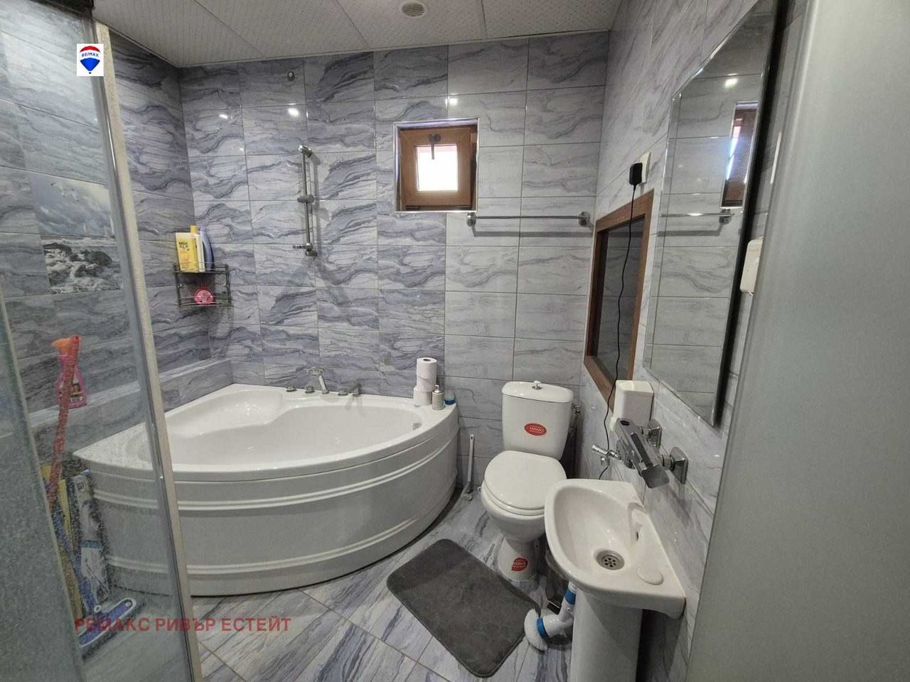 Продава се Къща в с. Басарбово, Област Русе - 605 кв.м за 926 €/кв.м - Снимка #12