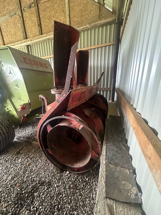 Vând sărăriță + freză de zăpadă pentru tractor