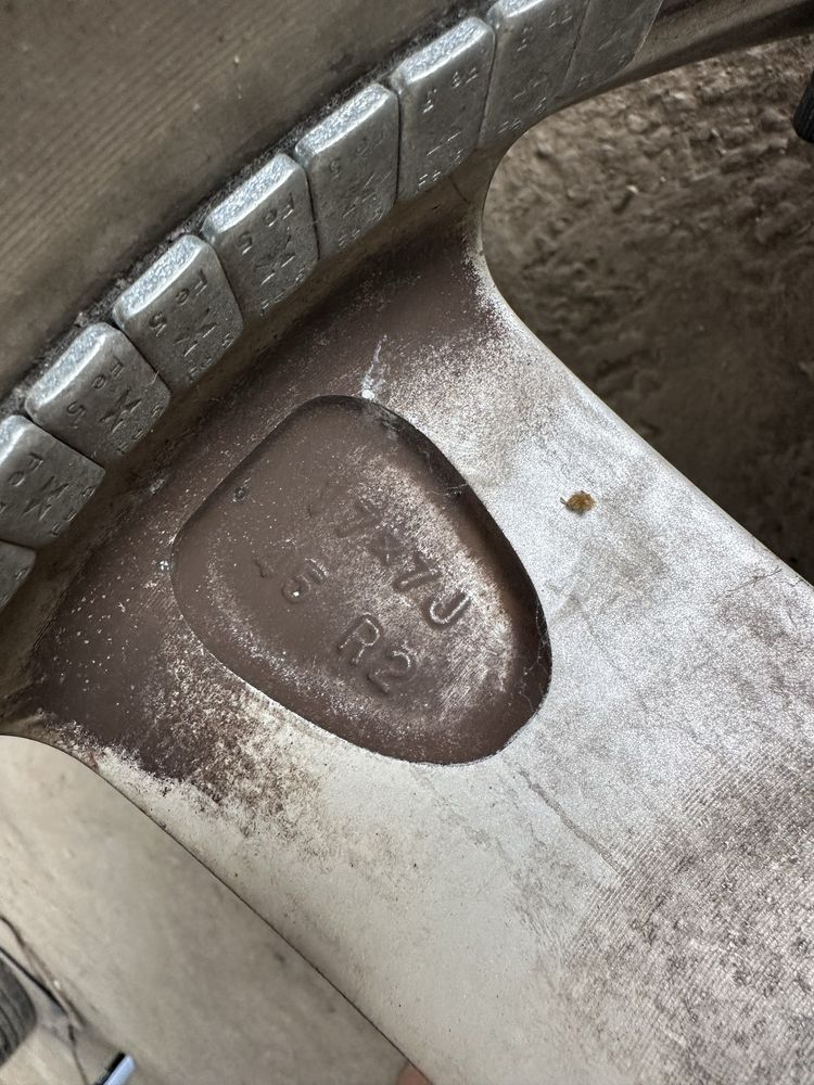 17,5x114.3 Toyota RAV4 с нови всезонни гуми 215/65/17 Toyo Celsius AS2