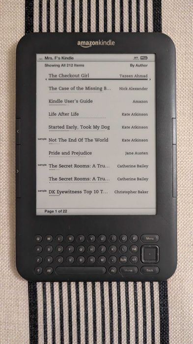 Четец за електронни книги Kindle 3, Keyboard