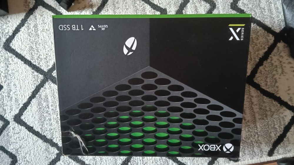 Vând XBOX 1TB SSD- seria X