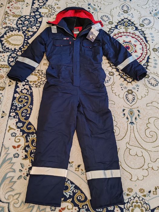 Продам комбинезон зимний фирменный