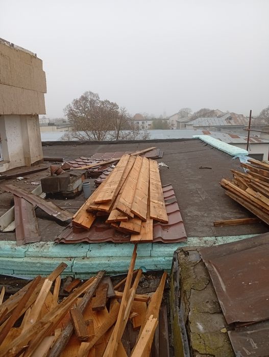 Lemne...scânduri...grinzi...lati