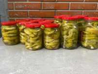 Маринованный перчик полугорький перец