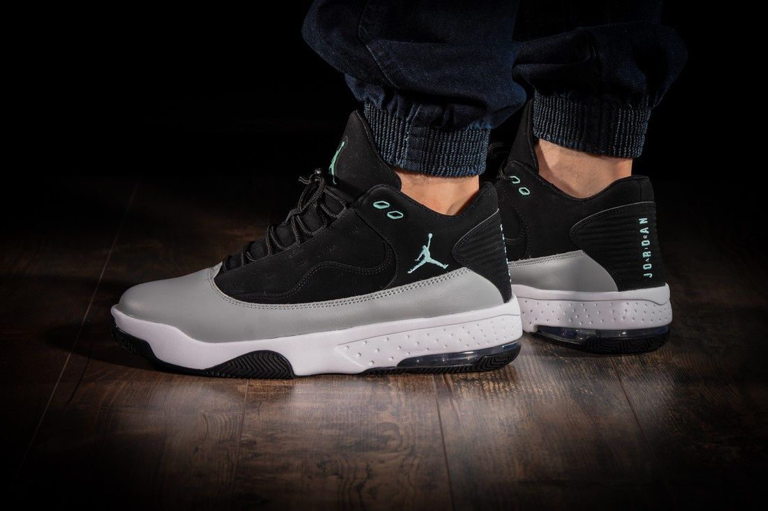 Jordan Max Aura 2 номер 42 код 11A