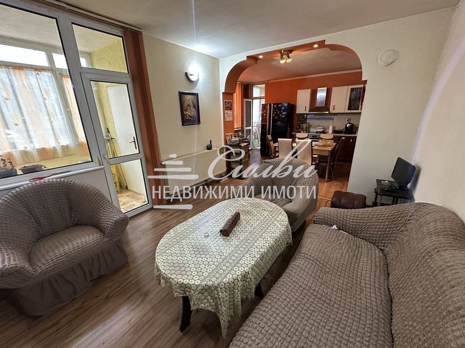 Четиристаен ТУХЛЕН апартамент - кв.Вароша