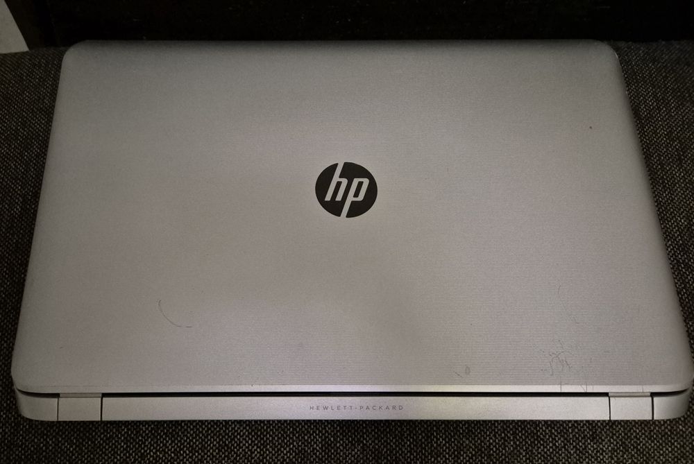vand laptop Hp Pavilion 17..17"..Amd A4 Quad..Radeon R3..Hard 1 TB..