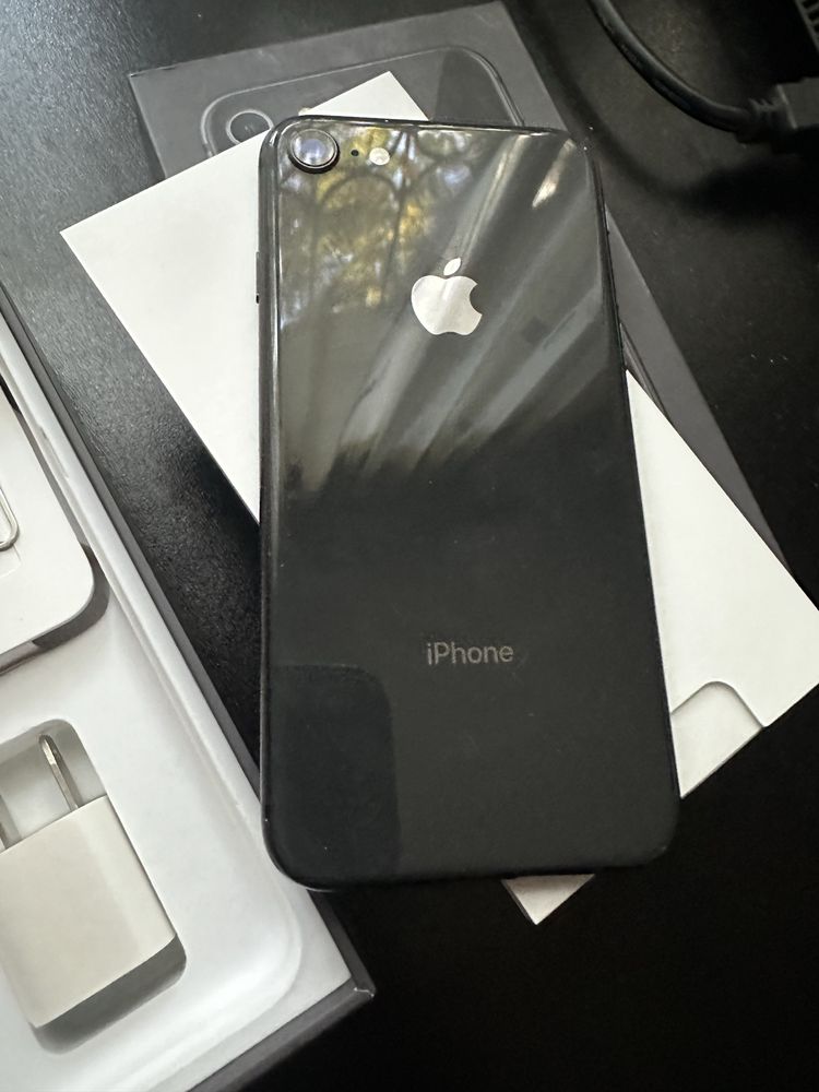 iPhone 8, space gray, 64 Gb