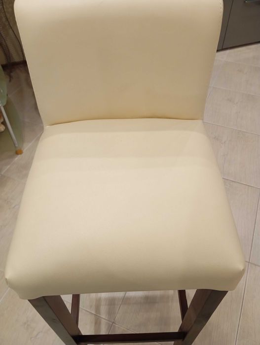 Продавам бар столове