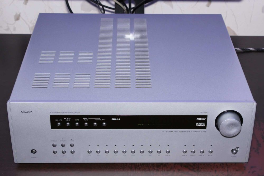 Британски ресийвър ARCAM AVR300