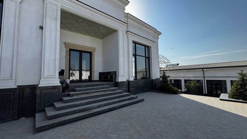 Продается Новый Евро Дом 

Площадью  14  соток

7  комнат

Есть Сауна