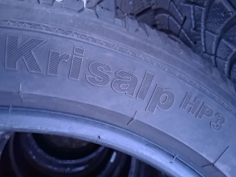 235 45 17 KLEBER 4броя зимни