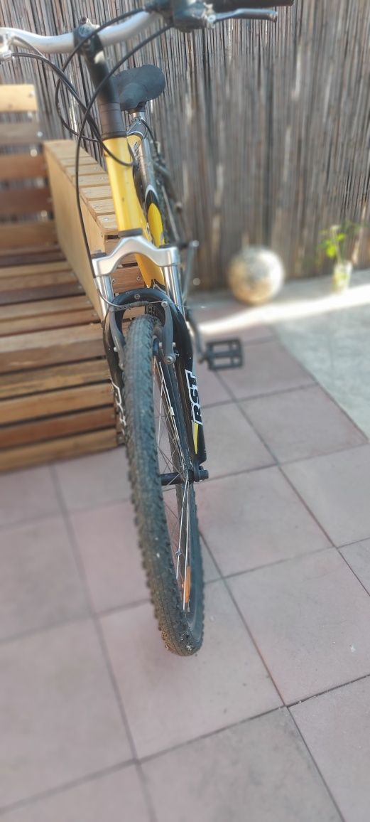 de vanzare 2 biciclete, pentru piese sau reparare.