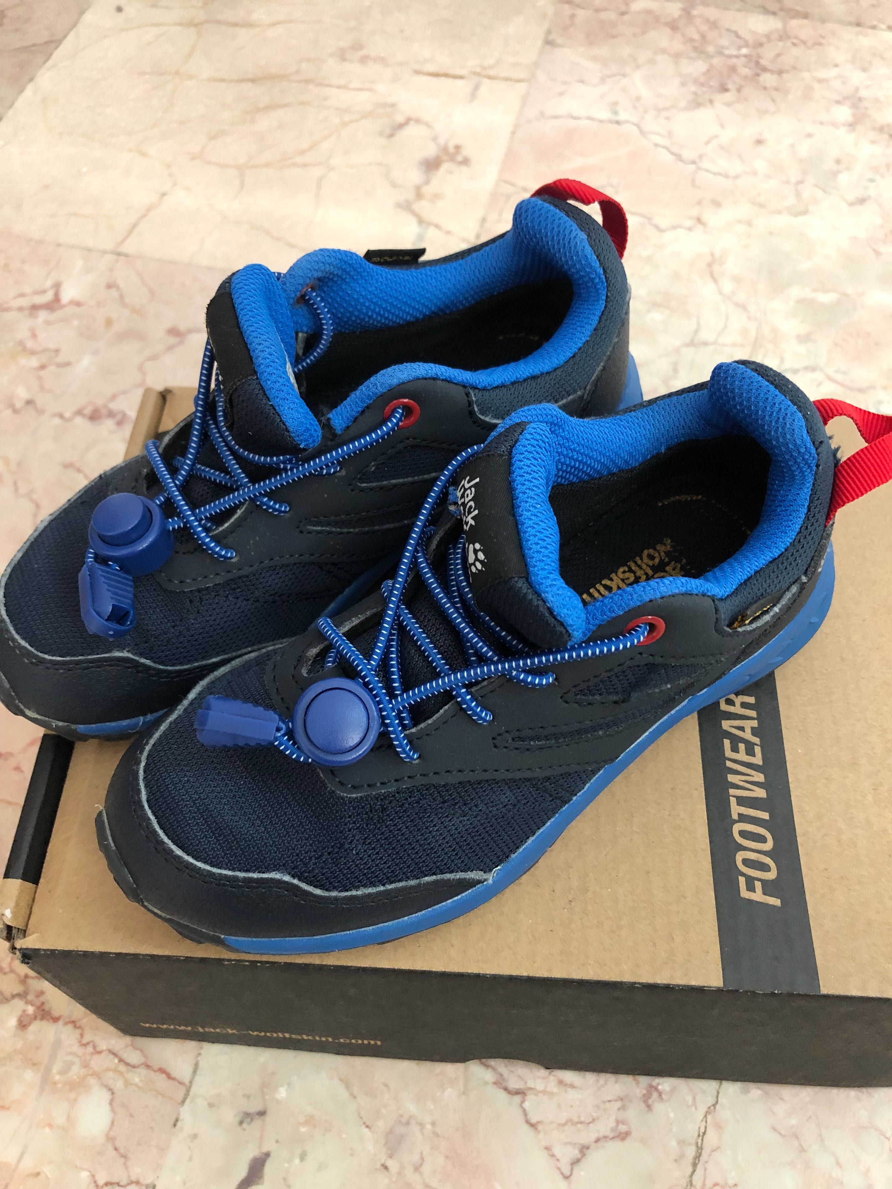 Sandale și adidasi  Jack wolfskin  copii mărime 29  și 28 ca noi
