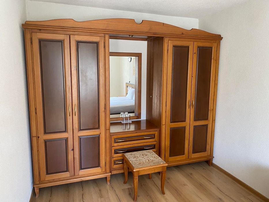 Гардероби от масив и МДФ