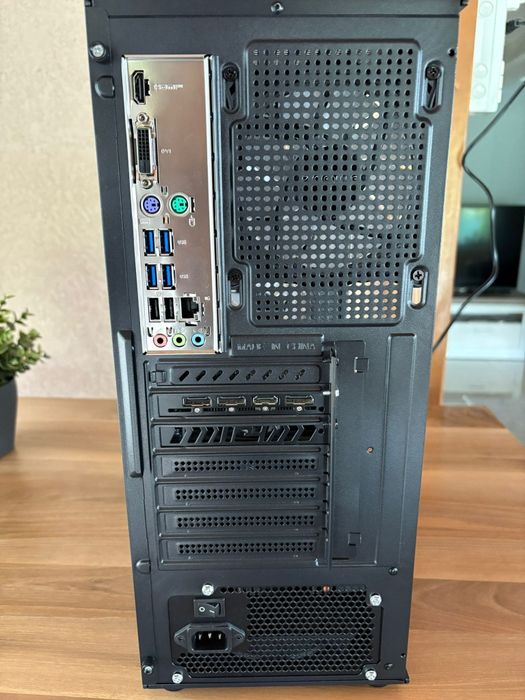 PC Gaming Ryzen 5 5500 + RX 6600 + SSD, Gen4 - Gata pentru jocuri