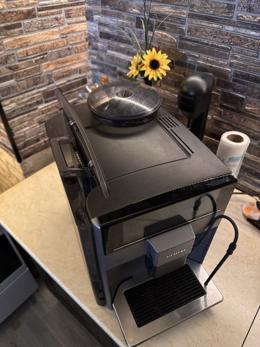 Siemens EQ.6 Plus S100 – автоматична кафе машина, перфектно състояние!