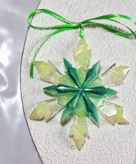 Снежинки/играчки за елха от епоксидна смола