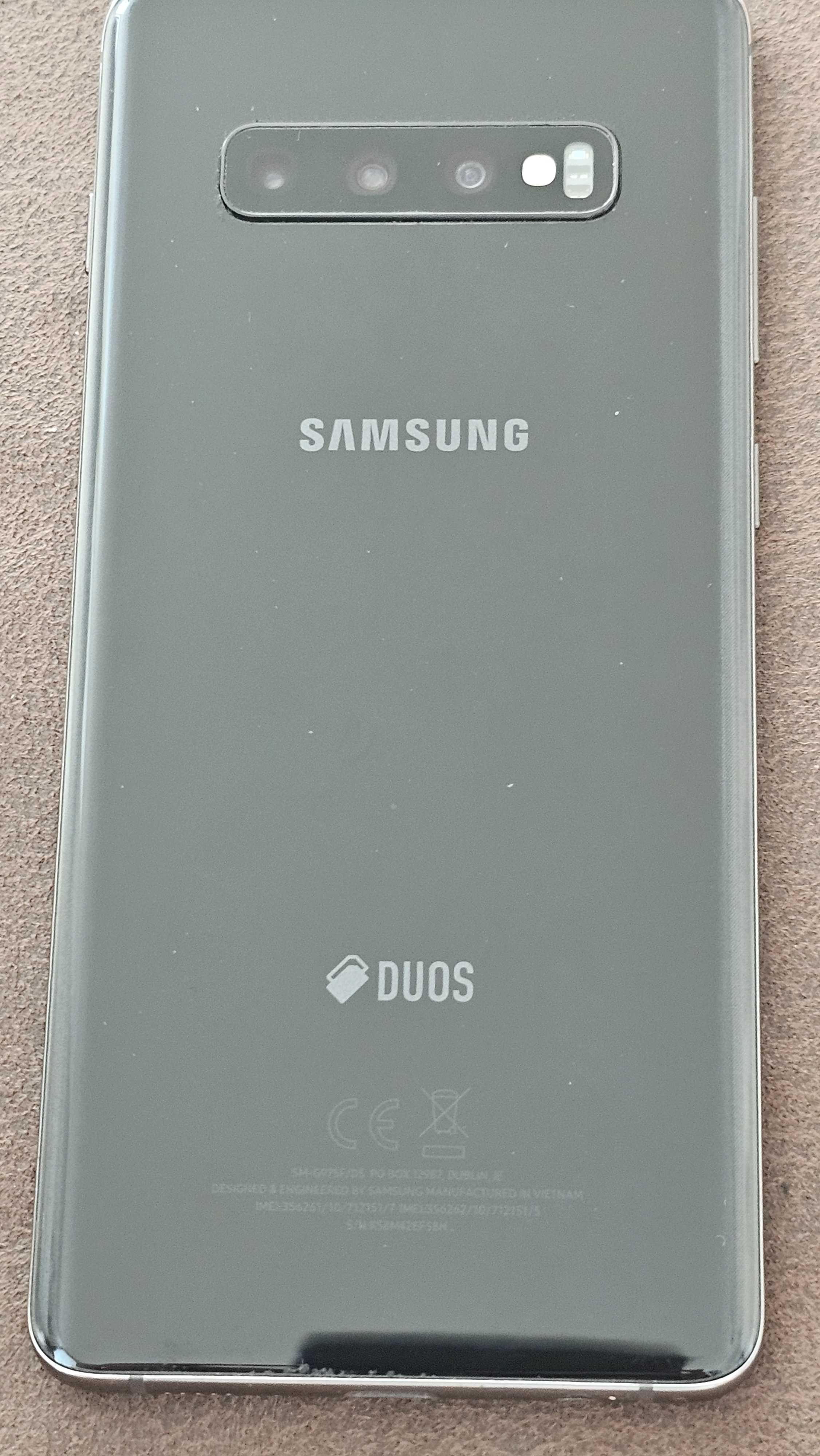 Продавам Samsung S10+