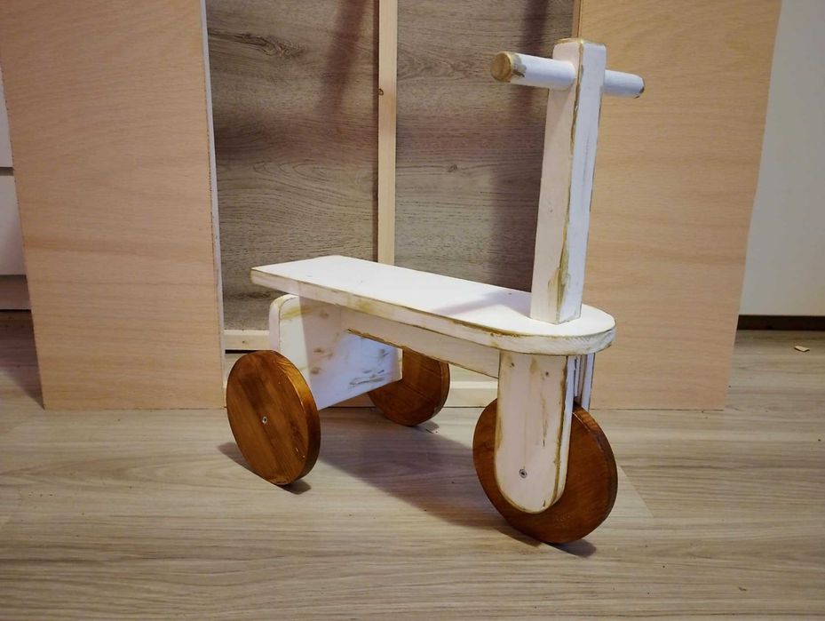 triciclete de lemn