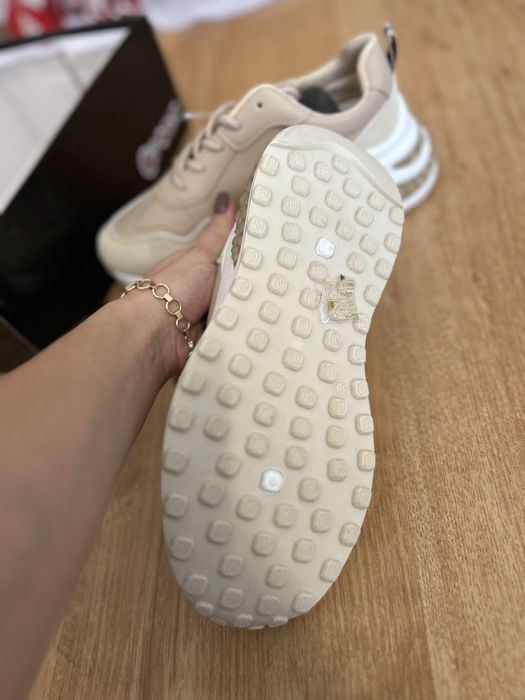 Бежови маратонки 36