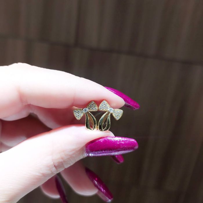 Золотые нежные детские серьги. Золото 585 Доставка