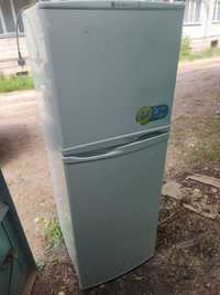 Холодильник LG 155см. Рабочий