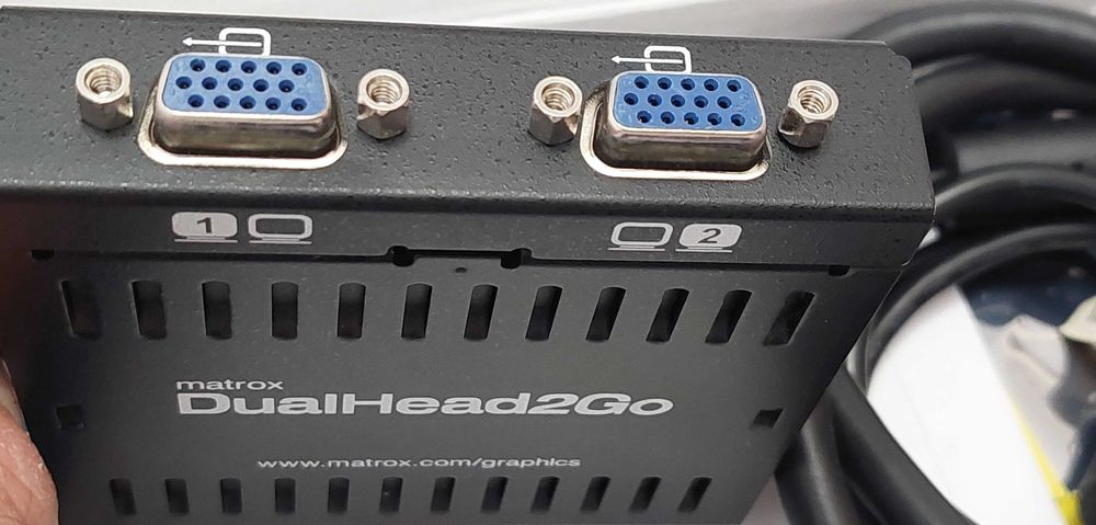 Adaptor extern multi-display Matrox intrare VGA - 2 ieșiri VGA