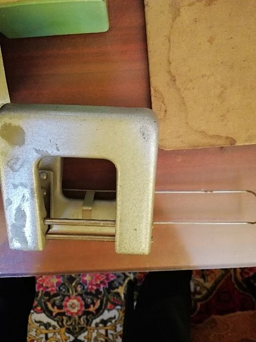 Продам дырокол советский