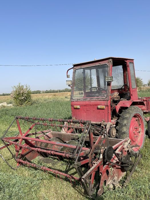 Traktor T12 Sotiladi