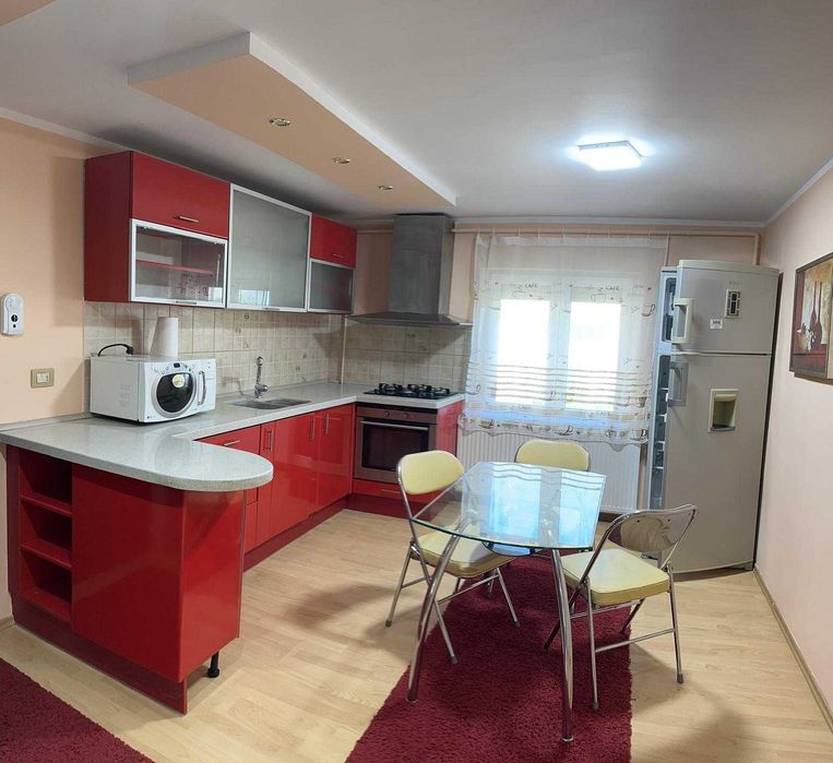 Apartament cu 3 camere decomandat