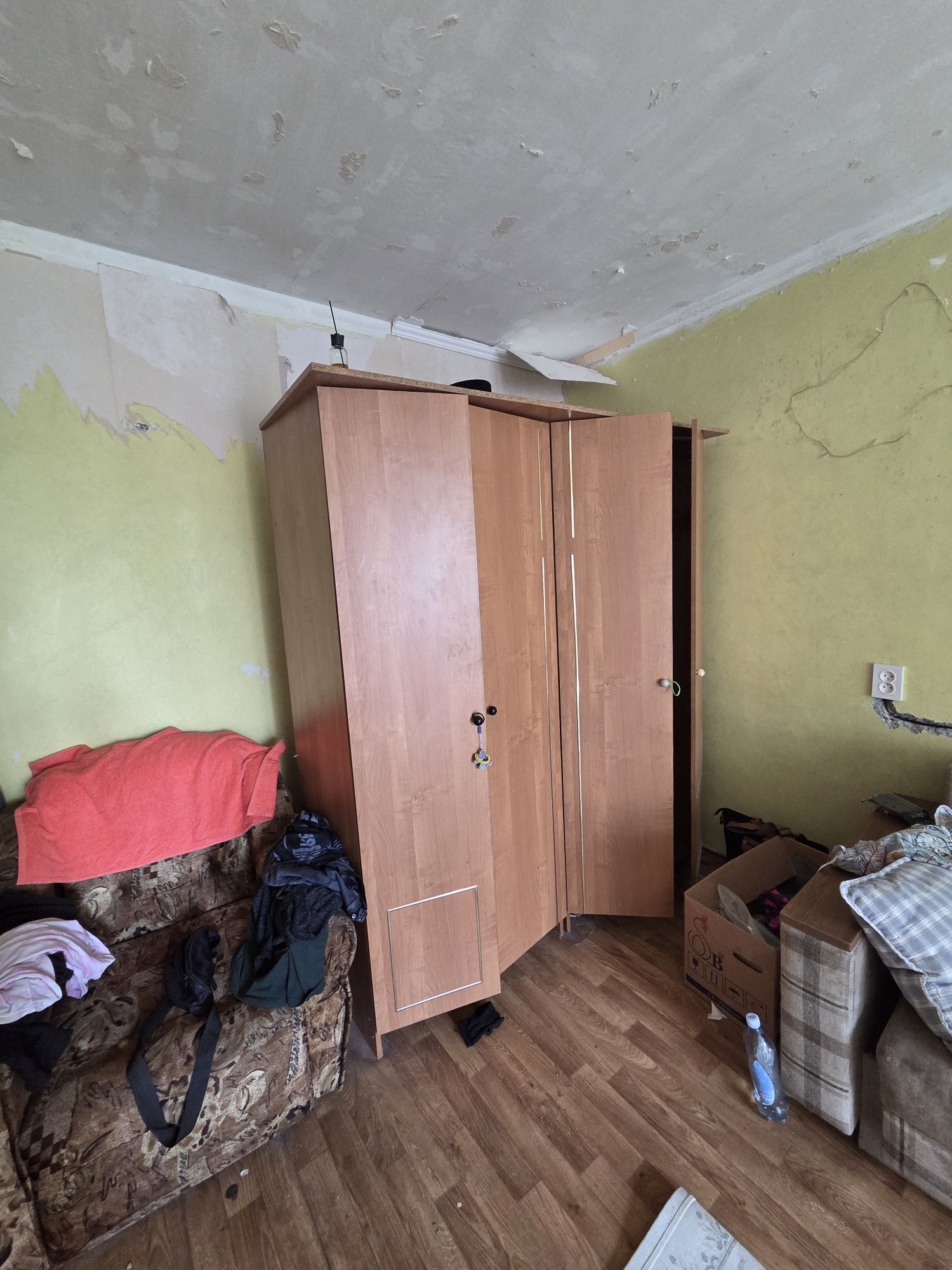 Бесплатно шкаф старый