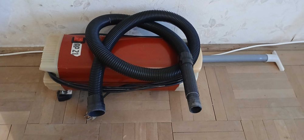 Aspirator AP21 – Made in Romania, cu sac și accesorii incluse