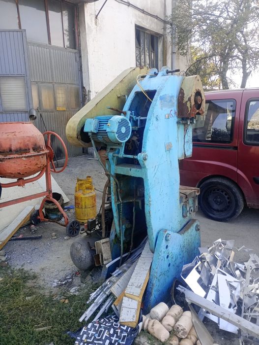 Presă cu excentric (Stanță)