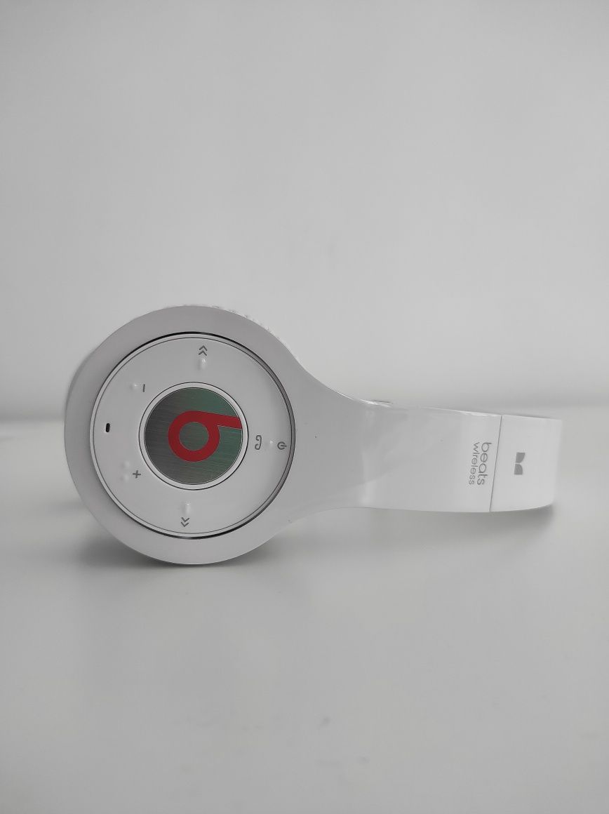 Продам белые наушники Beats by Dr. Dre Wireless Bluetooth (оригинал)