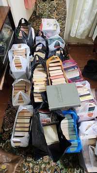 Продам более 300 книг разных авторов с момента СССР. Все за эту цену