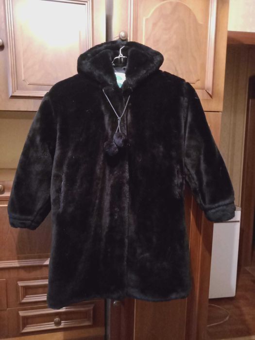 Шуба  на девочку на 9-10 лет  в отличном состоянии 3500 тенге