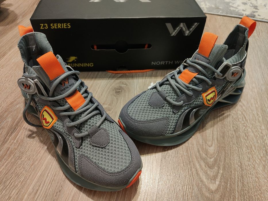 Vând Adidași North Wild!