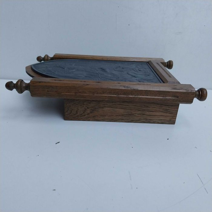 НАЙ ДОБРАТА ОФЕРТА Стара немска дървена кутия за ключове ,за стена.