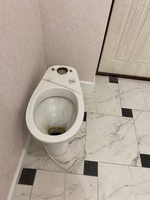 Сантехника ( унитаз б/ у ) без сколов и трещен   для  ремонта квартир