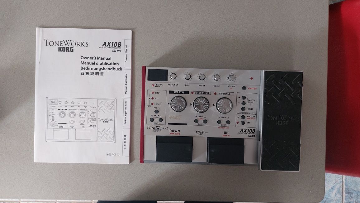 Korg AX10B in cutie originala + husă