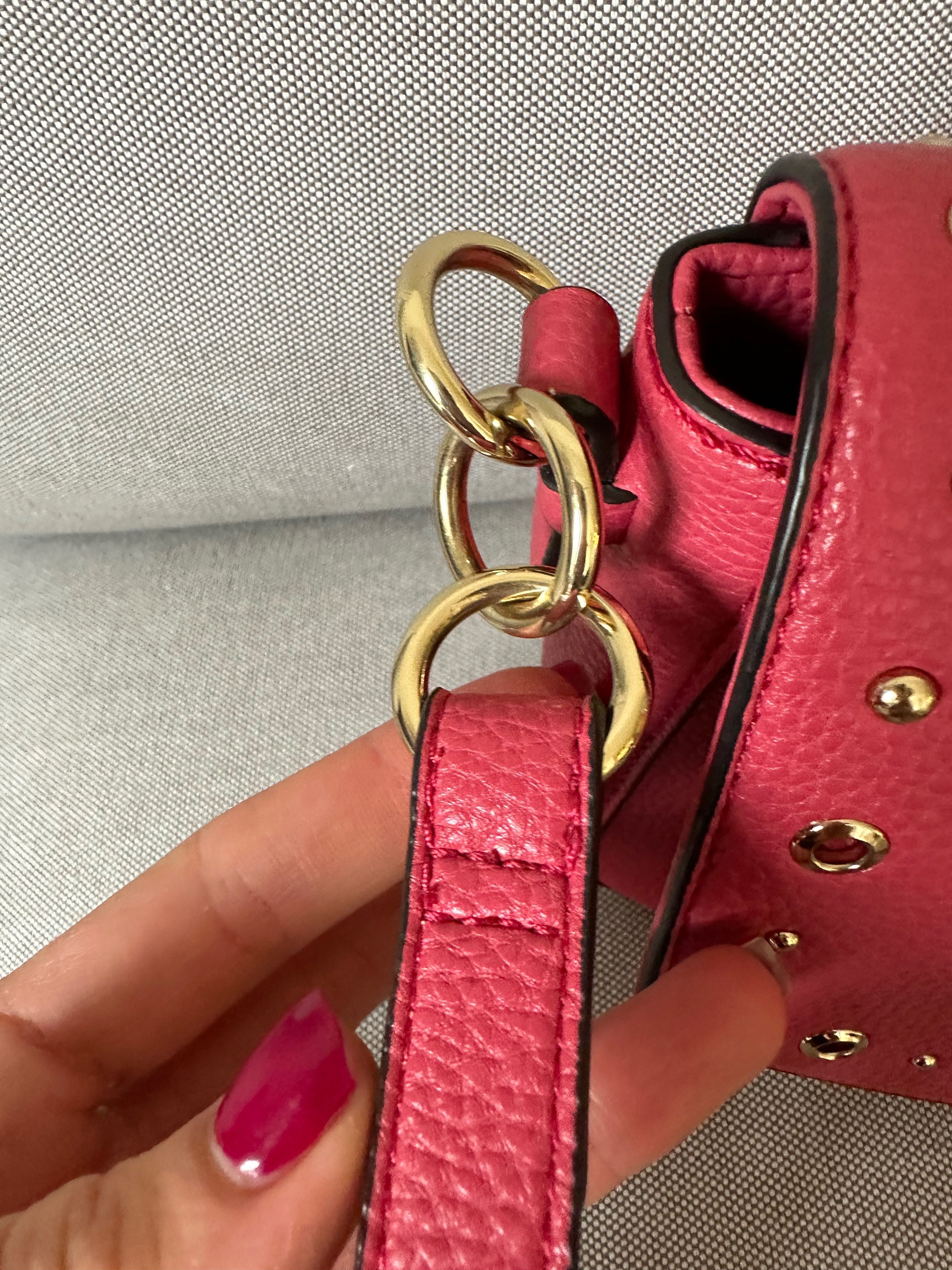 Оригинална дамска розова чанта Guess - Crossbody