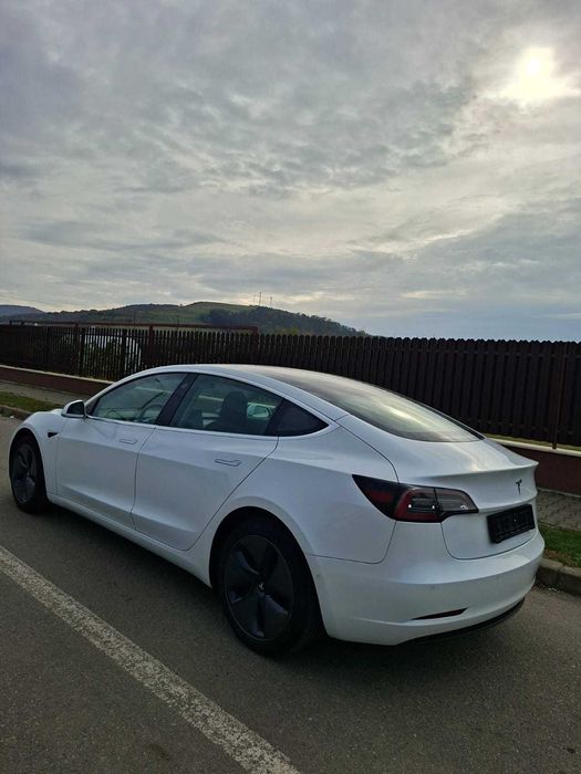 Tesla Model 3 Standard Range Plus 2020