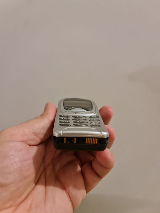 Legendarul Nokia 6310i ca nou + incarcator, functioneaza foarte bine!