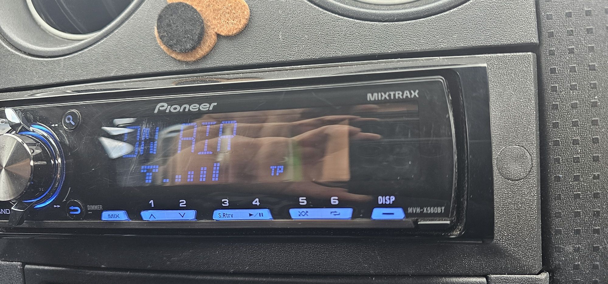 Продавам Pioneer mvh-x560bt
