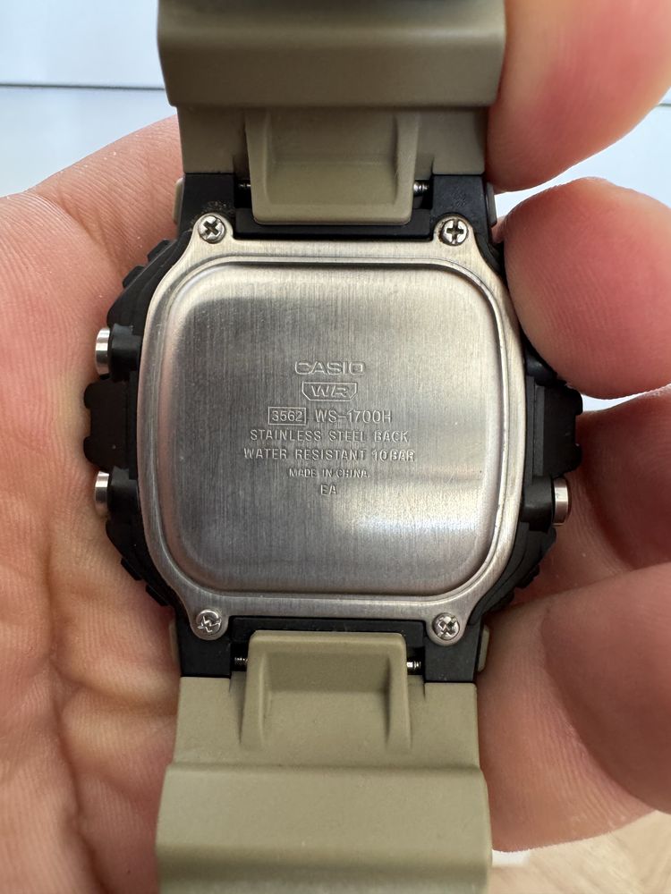 Часовник casio тъмно зелен