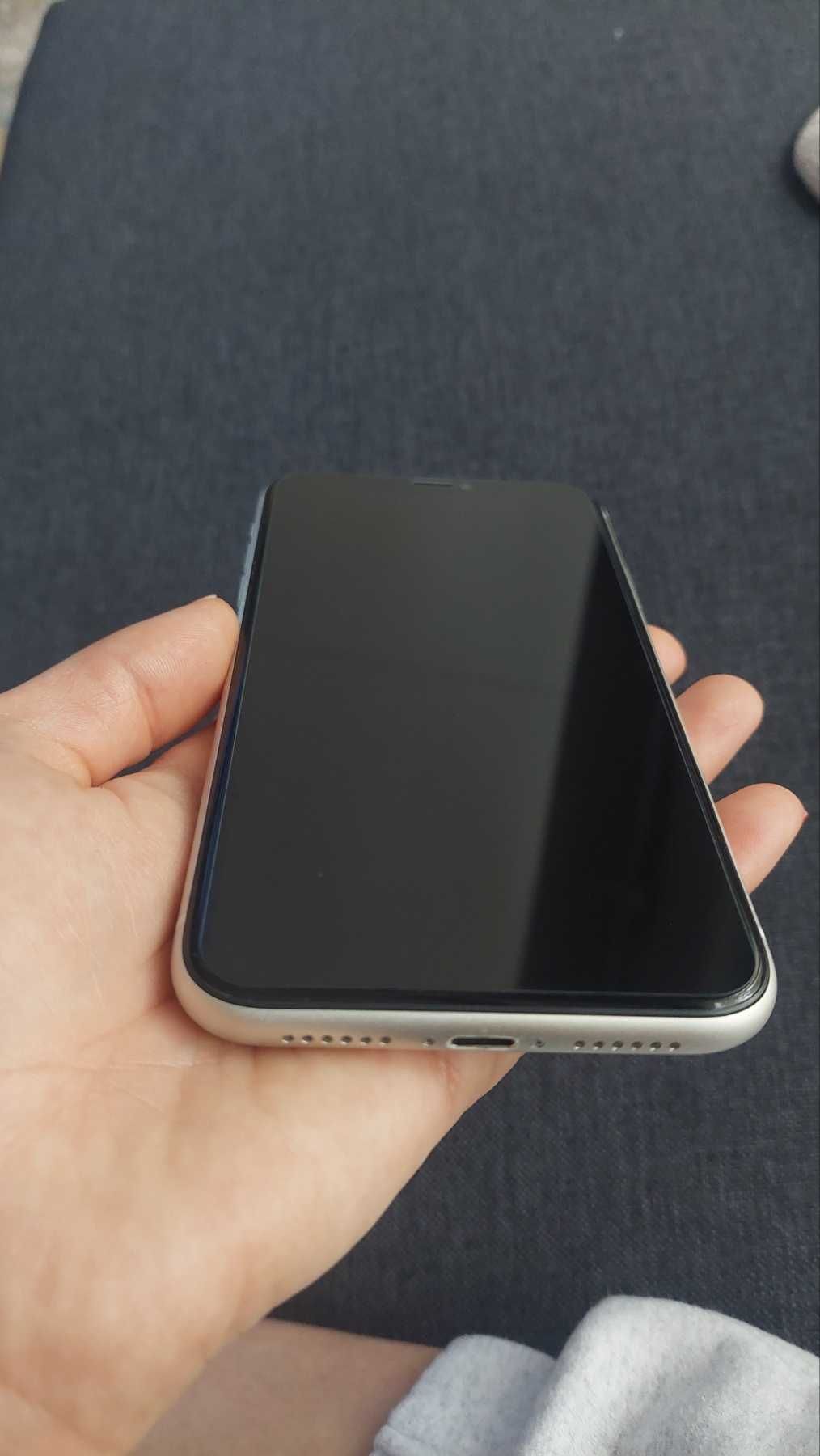 iPhone 11, 64 GB, 100% батерия – почти нов, търси нов собственик