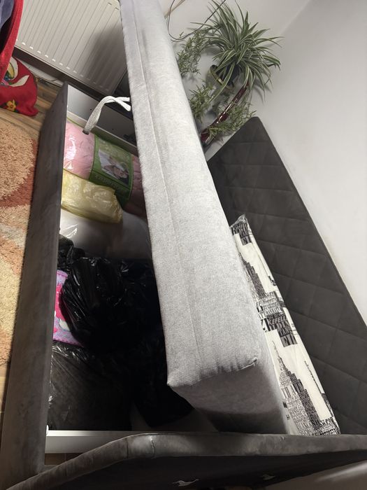 Pat tapitat pentru o persoana