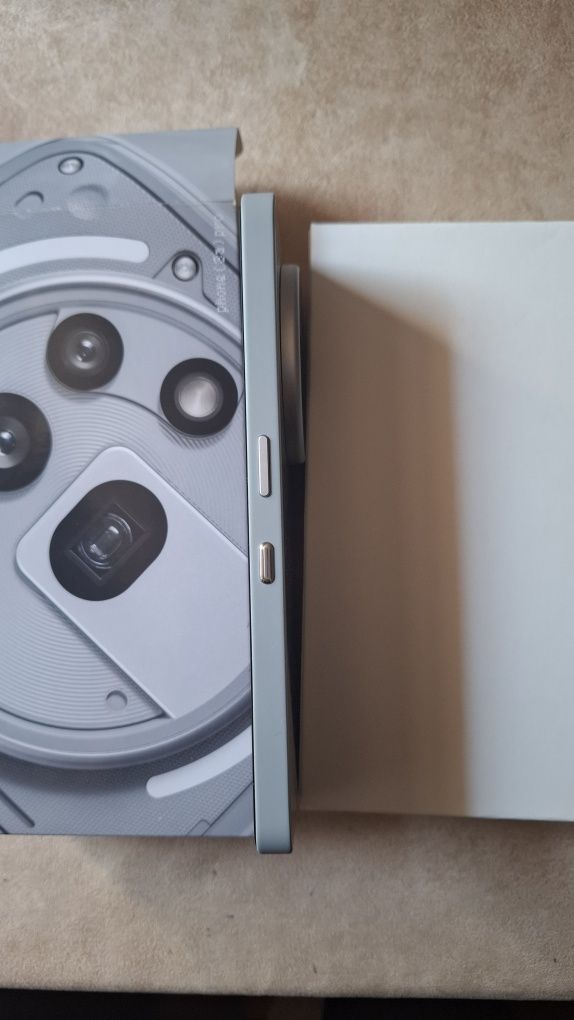 Nothing Phone 3a pro 5G  256 gb.