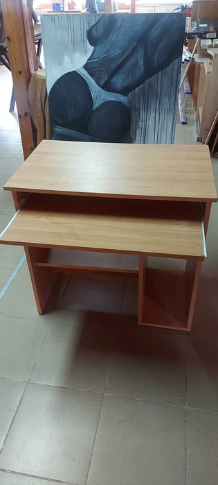Продавам ученическо бюро